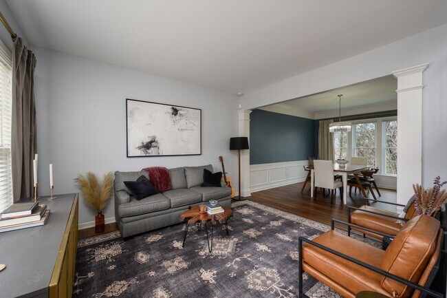 Building Photo - **UPDATED BRENTWOOD HOME THAT DOESN'T FEEL LIKE A RENTAL**