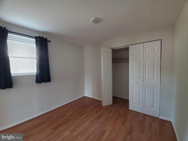 Building Photo - 702 W Edmonston Dr