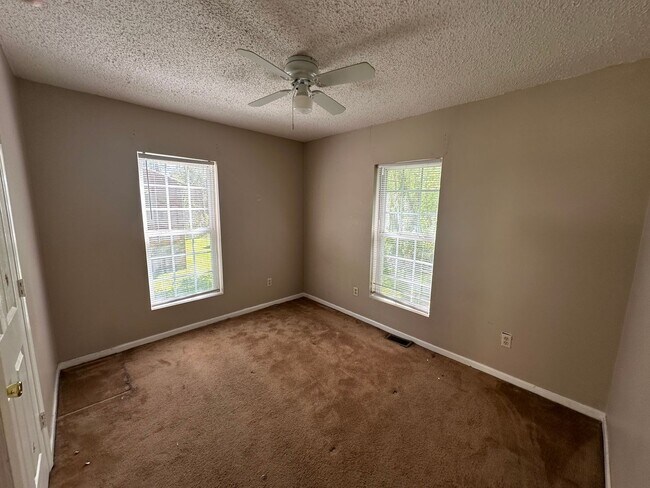 Building Photo - 115 Pindal Rd