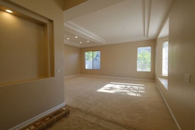 Building Photo - Stunning 3 bedroom home in San Clemente