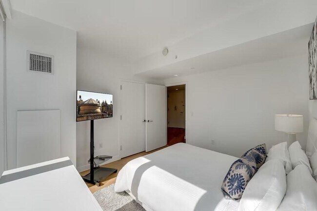 Building Photo - 625W W 57th St