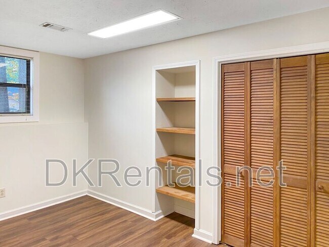 Building Photo - 2136 Clementine Dr