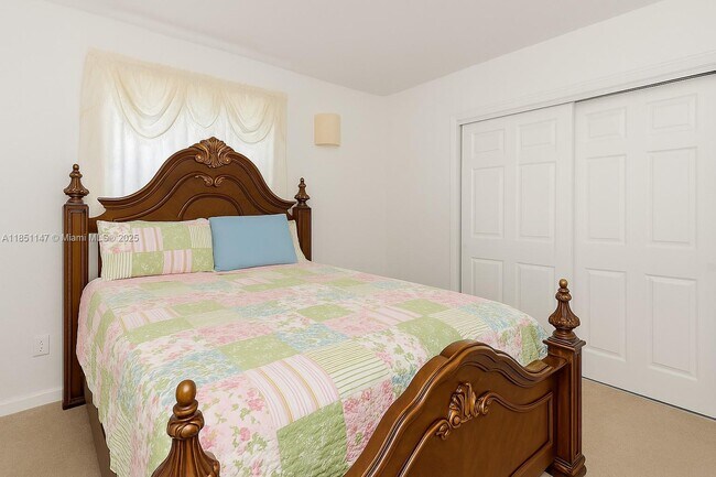 Building Photo - 1433 NW 4th Ave