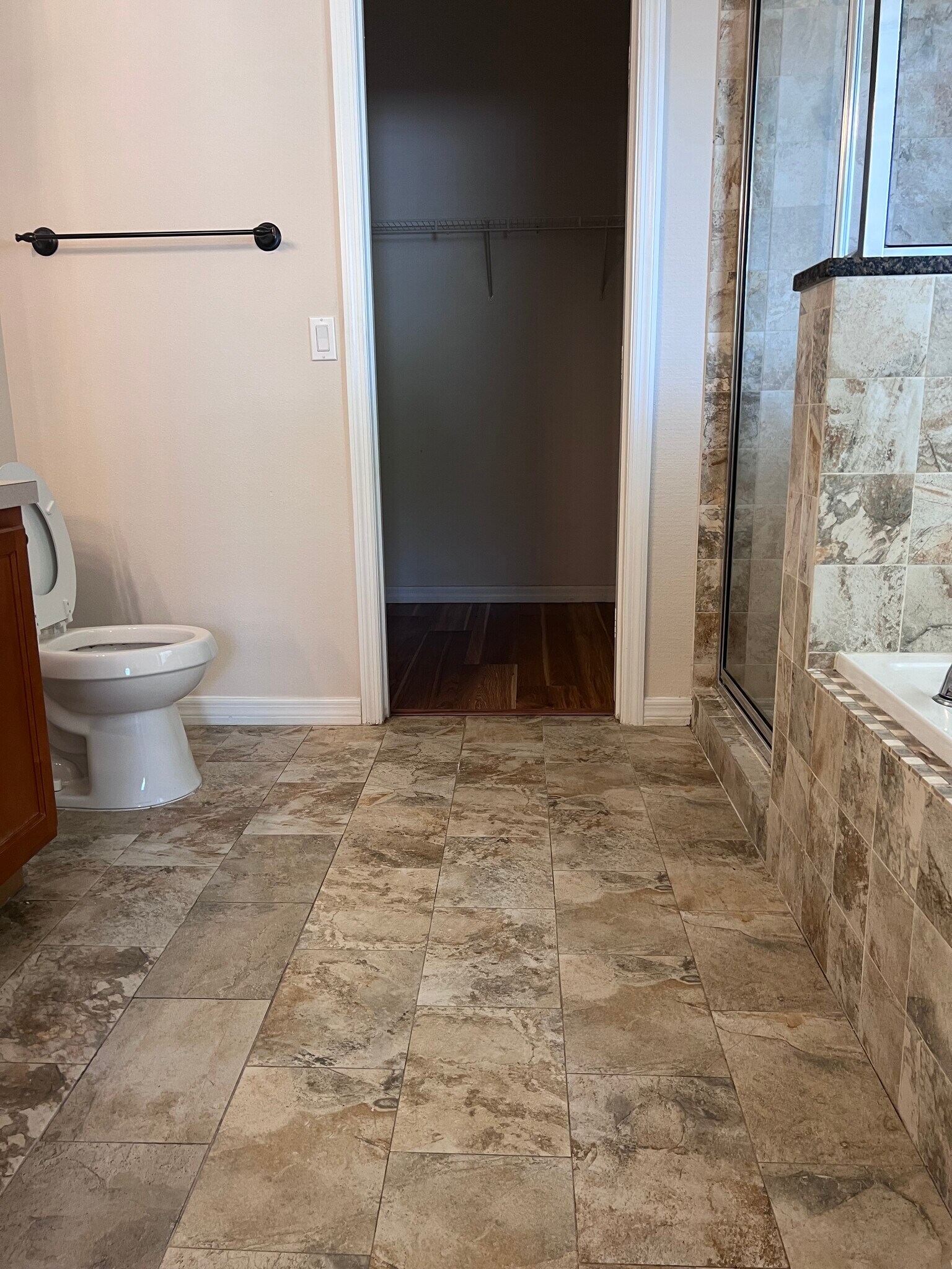 Building Photo - 423 SW Alcan Dr