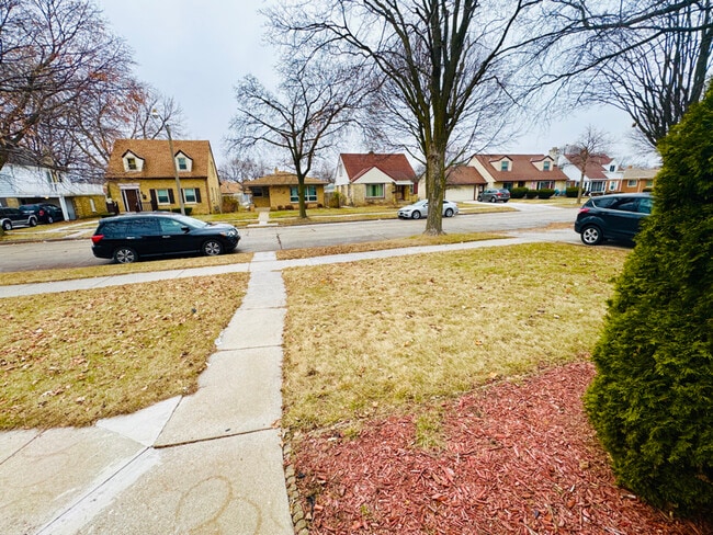 Building Photo - 4916 N 67th St