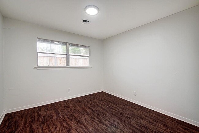 Building Photo - 6108 Cherrylawn Cir