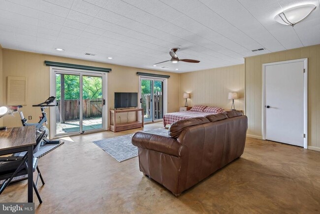 Building Photo - 7261 Dockside Ln