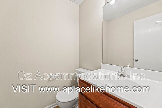 Building Photo - 2216 SW Rambling Vine Rd