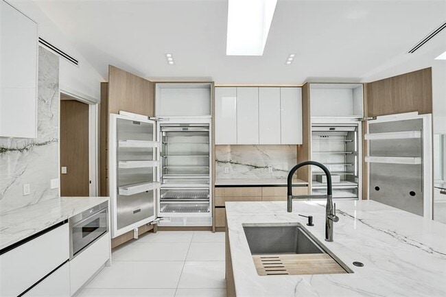 Building Photo - 2800 Banyan Blvd Cir NW