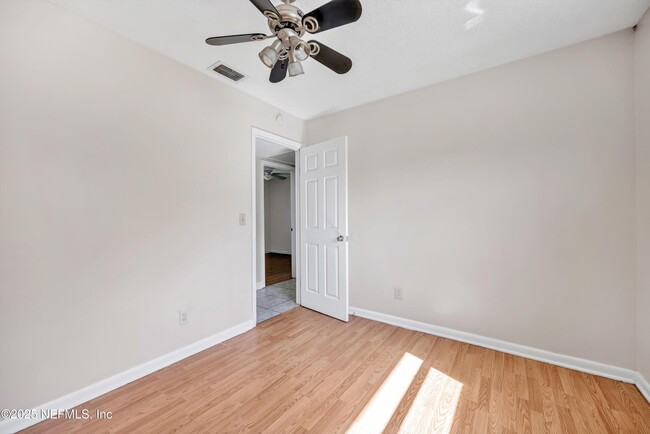 Building Photo - 2930 Wycombe Dr W