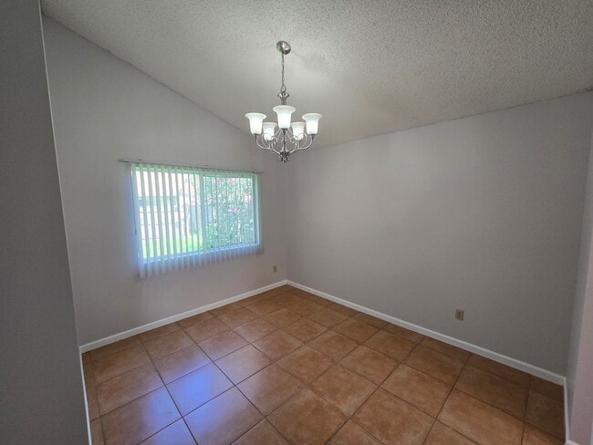 Building Photo - 129 Edgewater Cir