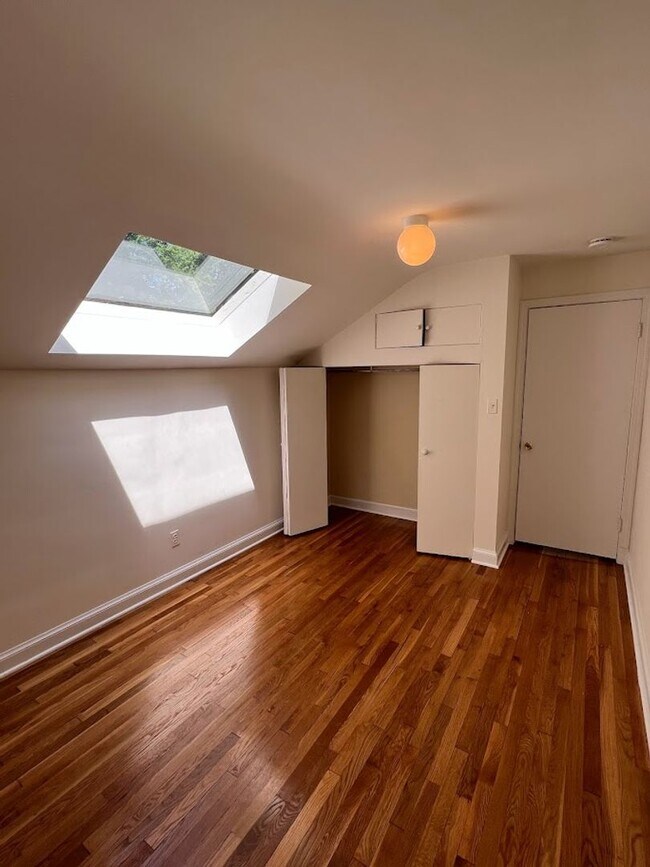 Building Photo - Berkley Stunner
