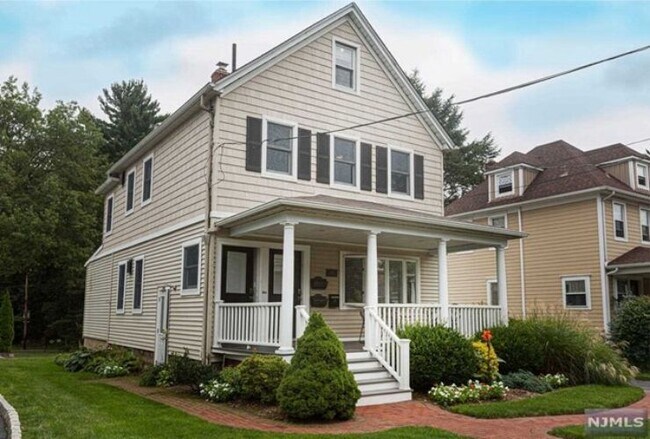 Building Photo - 242 Maple Ave
