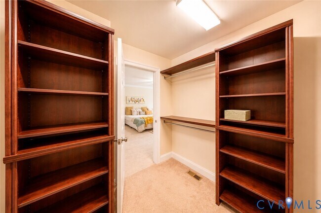 Building Photo - 5421 Hickory Ann Dr