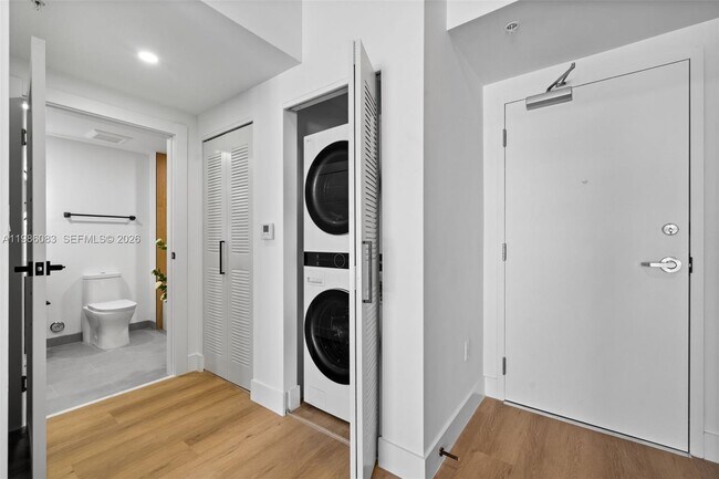 Building Photo - 2479 NE 192 St