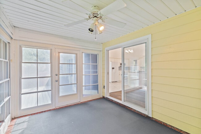 Building Photo - 1122 Mill Run Rd