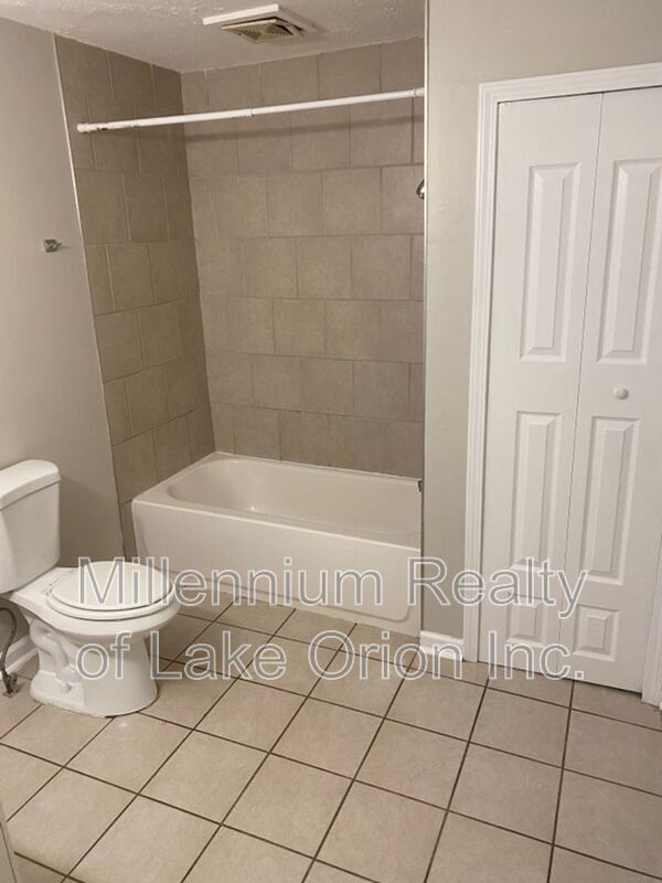 Building Photo - 46 W Strathmore Ave