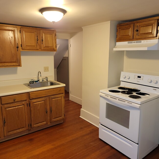 Kitchen W/Stove & Fridge - 209B Main St