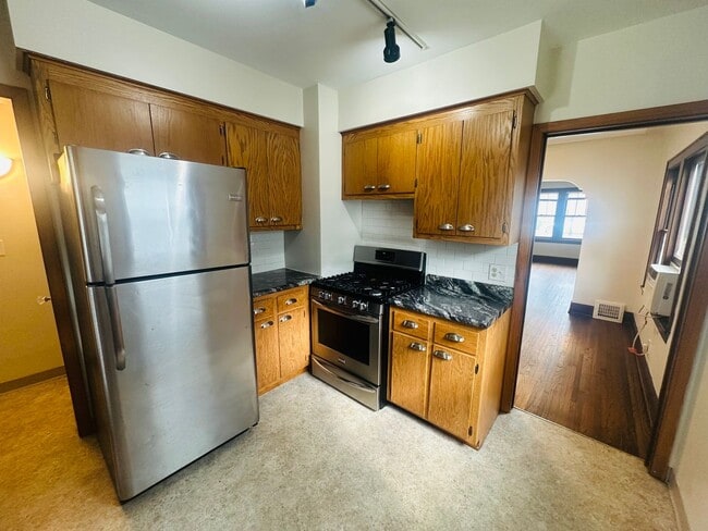 Building Photo - Stylish 3-Bedroom Home in Northeast Minnea...