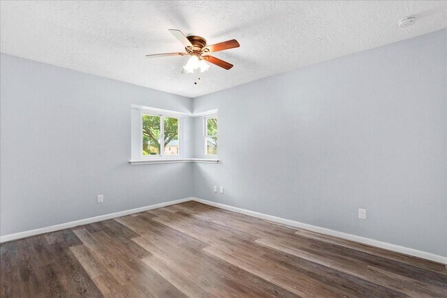 Building Photo - 3319 Meadowcreek Dr