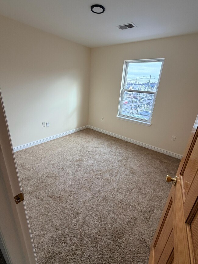 Building Photo - 606 Fulton St