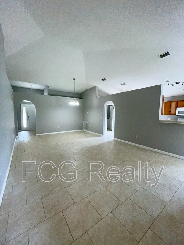 Building Photo - 5819 Windridge Dr