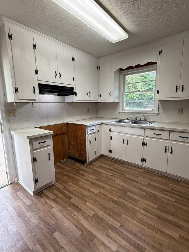 Building Photo - 8195-8195 Spillers Dr SW