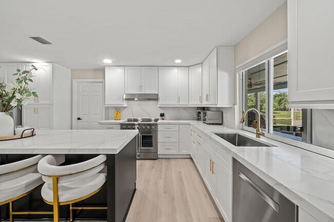 Building Photo - 864 Whippoorwill Row