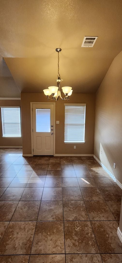 Building Photo - Beautiful 3 Bed, 2 Bath Duplex in Clear Creek Area - Viewable Now