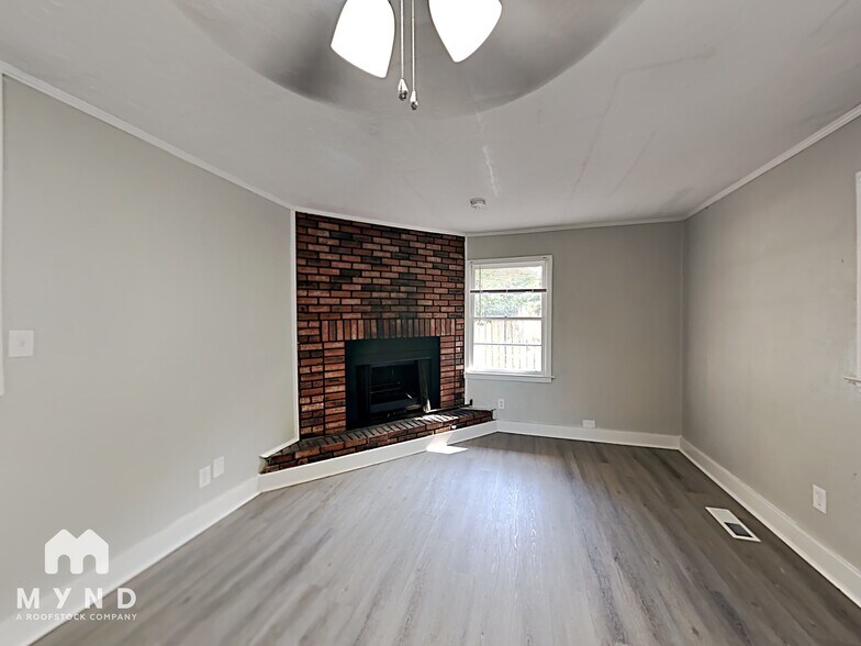 Building Photo - 919 Green Valley Rd SW