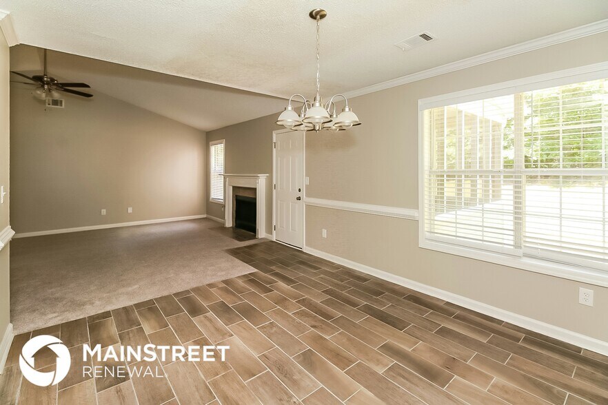 Building Photo - 1012 Forest Glen