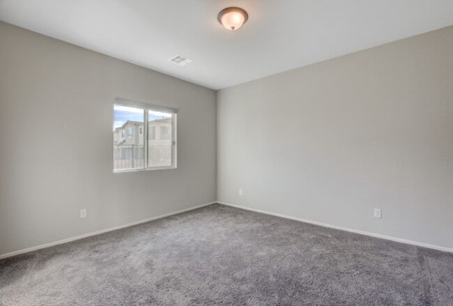 Building Photo - Don't miss this Top Notch 4 Bedroom, Beaut...