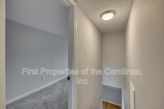 Building Photo - 210 Knox St