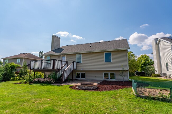 Building Photo - 2770 Sunflower Dr
