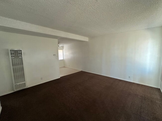 Building Photo - Ideal 2-Bed, 1-Bath Apartment with Detache...