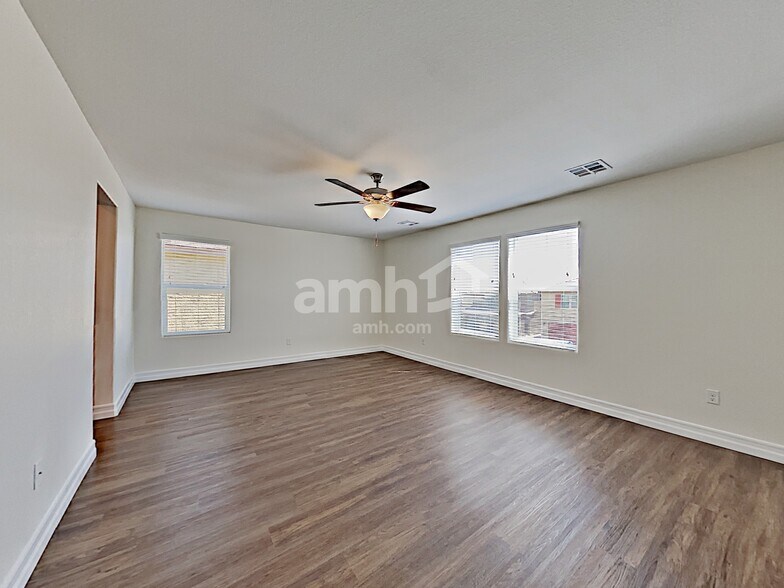 Building Photo - 5873 Petronius St
