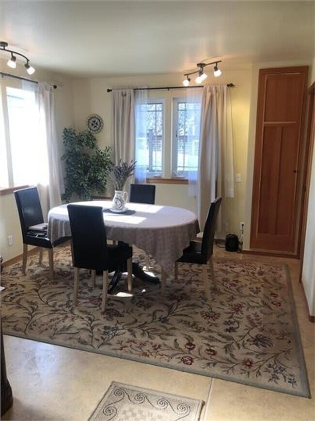 Building Photo - Wonderful Fully Furnished Cottage in Coupe...