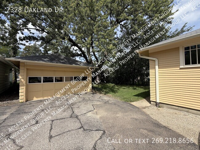 Building Photo - 2328 Oakland Dr
