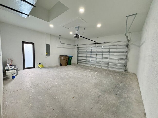 Building Photo - 2709 NW 5th St