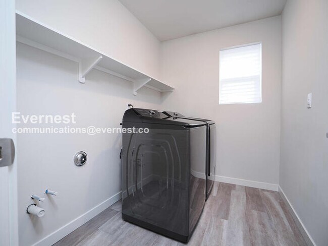 Building Photo - 33335 Crystal Ave SE