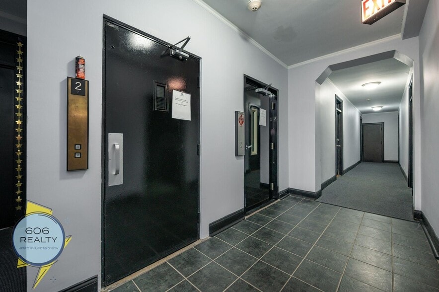 Building Photo - 6930 N Greenview Ave