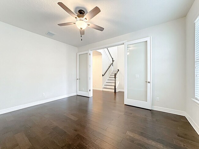 Building Photo - Executive Home with 5 bedrooms / four 1/2 ...