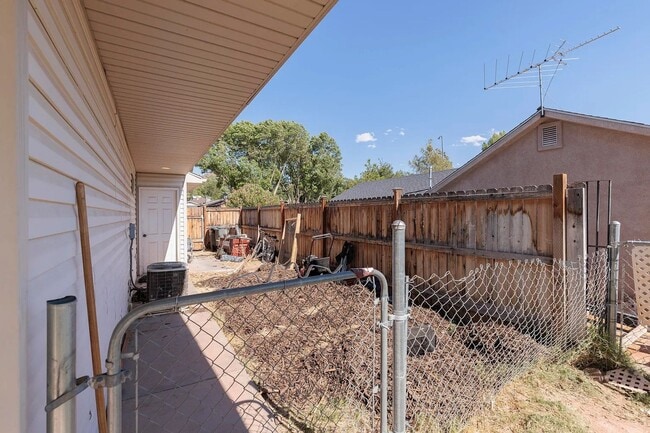 Building Photo - Stunning 4 Bedroom Home in St. George! Pet Friendly!