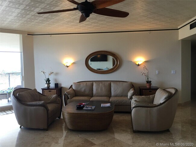 Building Photo - 100 S Birch Rd