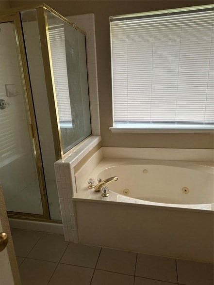 Building Photo - 2604 Crystal Falls Dr