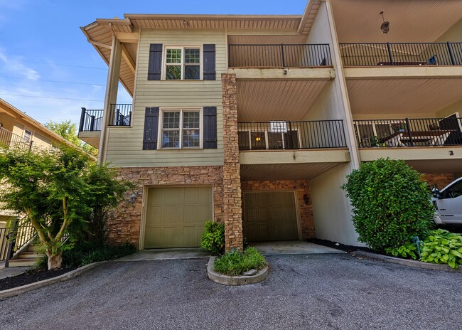 Building Photo - 2145 Ridgecrest Cir