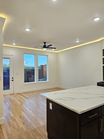 Building Photo - 4443 Fatima Dr