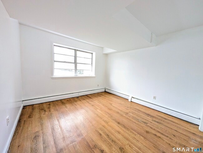 Building Photo - 95 Fairview Dr