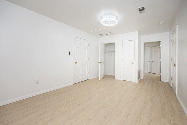 Building Photo - ADORABLE HOME FOR RENT