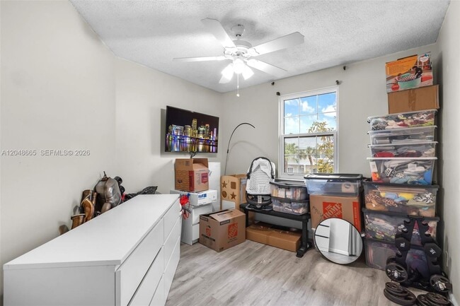 Building Photo - 9925 NW 57th Manor